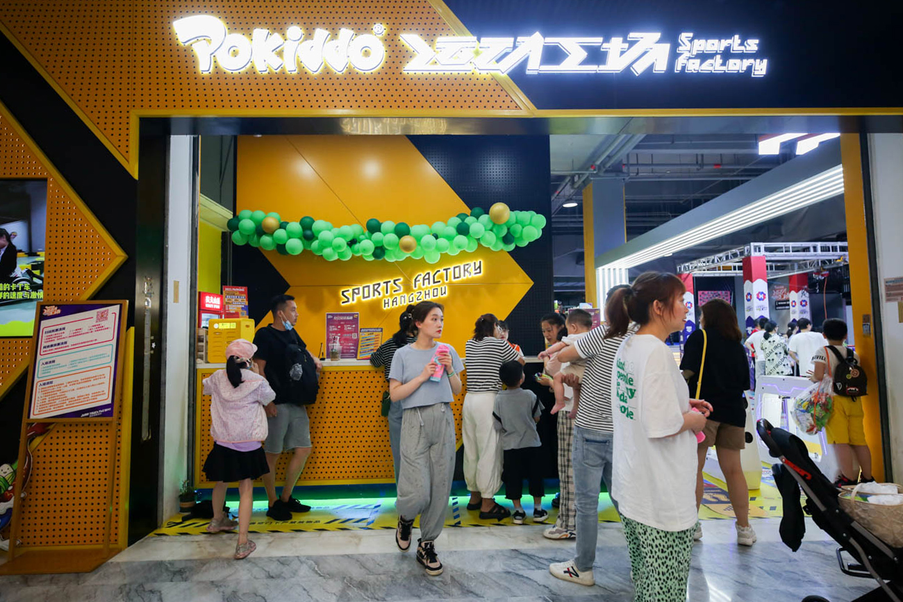 What are the benefits of having a kids indoor playground in a shopping mall (2)