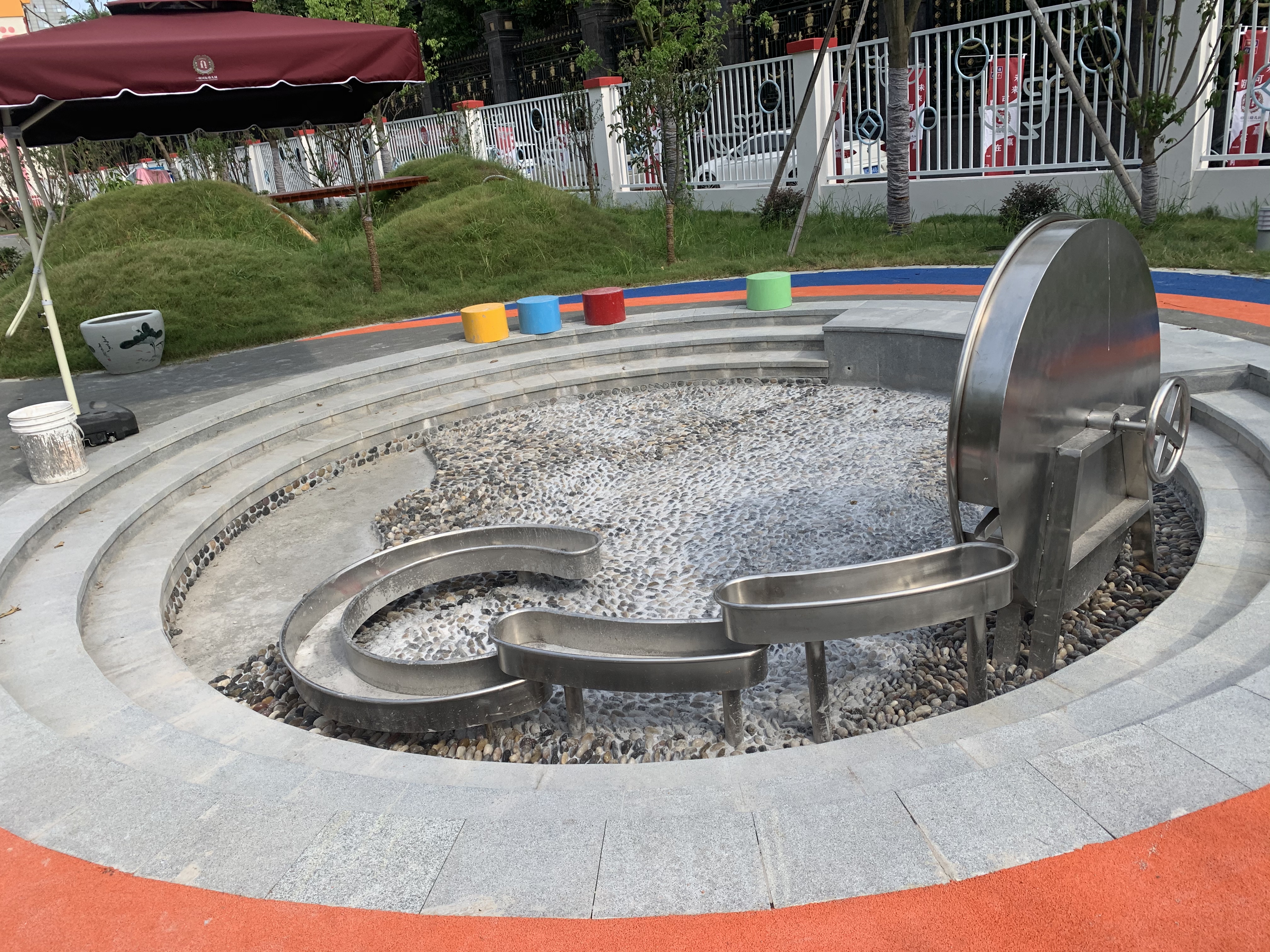 Stainless steel slides creat safety and happiness in kids’ playground (3)