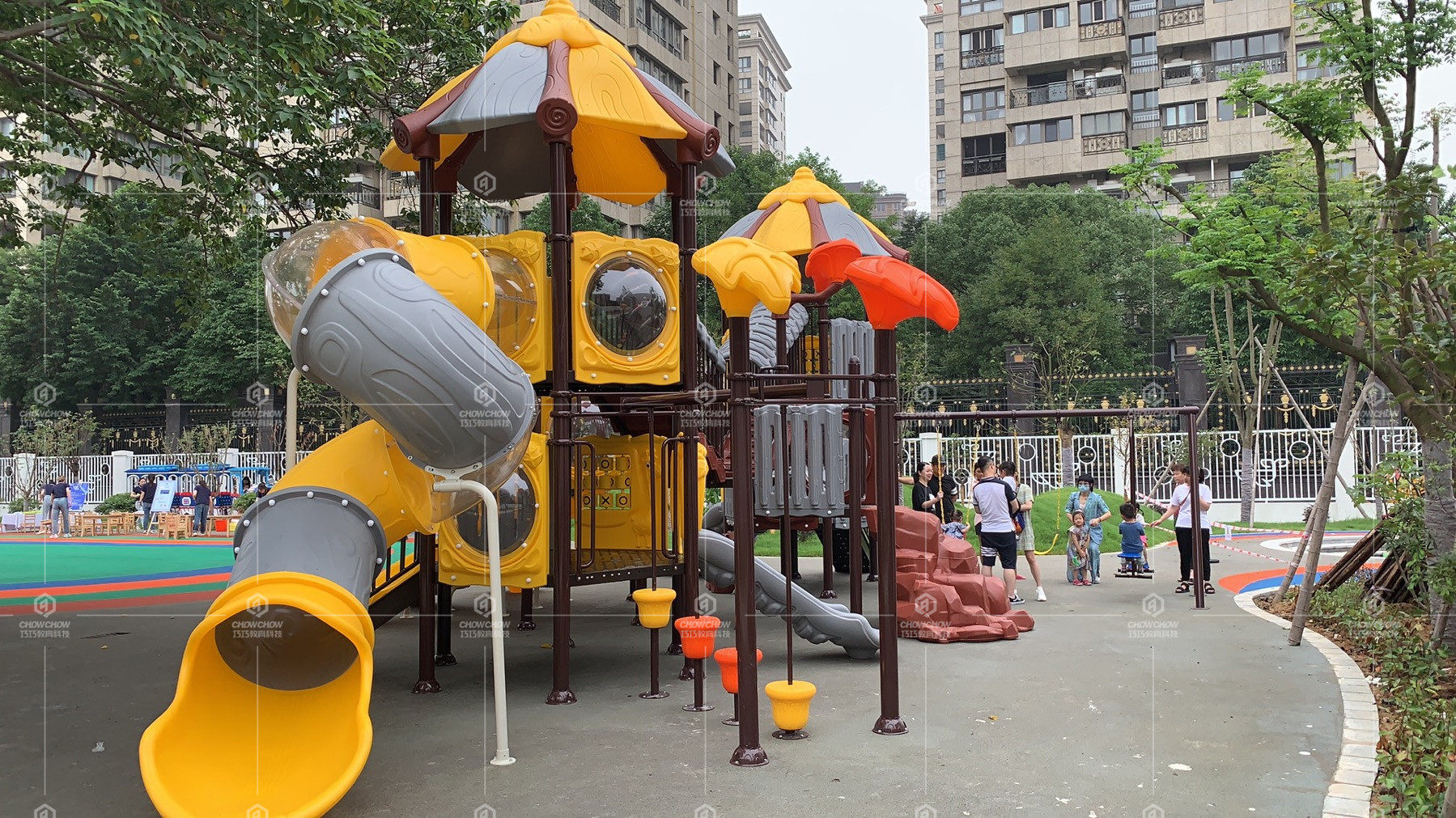 Detailed answers on how to clean and maintain outdoor playground equipment (3)