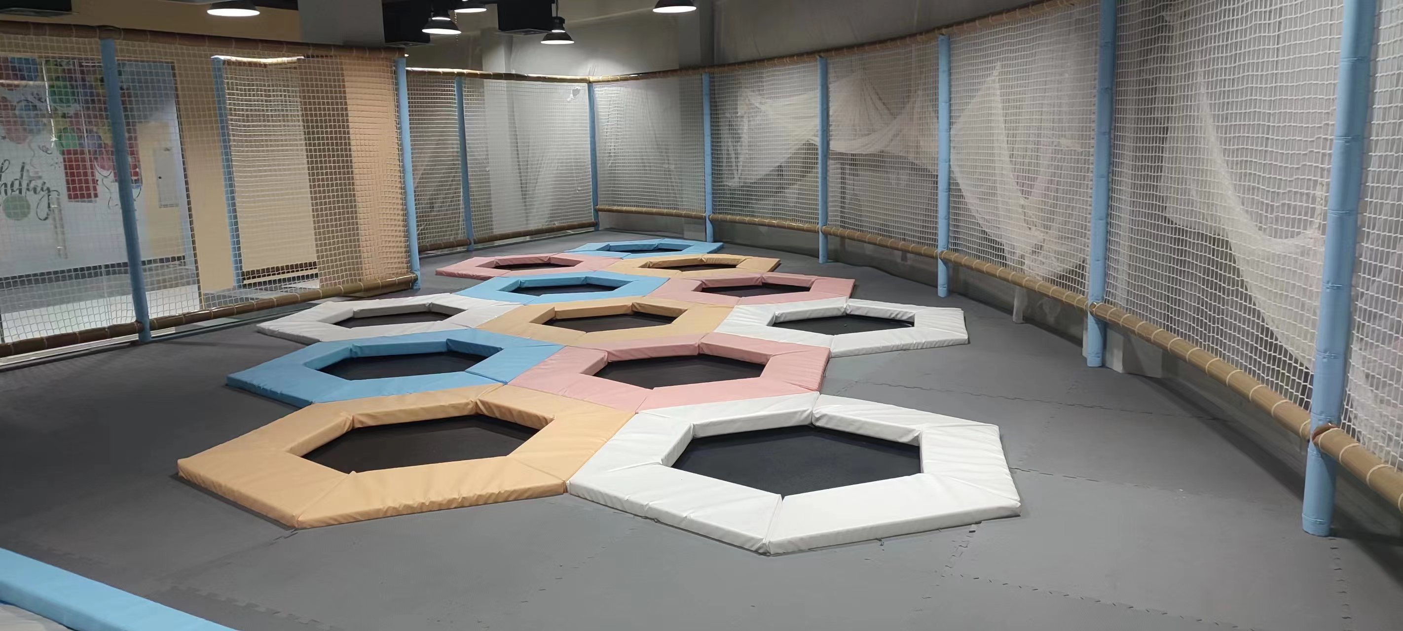 Which types of playground equipment in indoor playground need to be installed with protective nets (3)