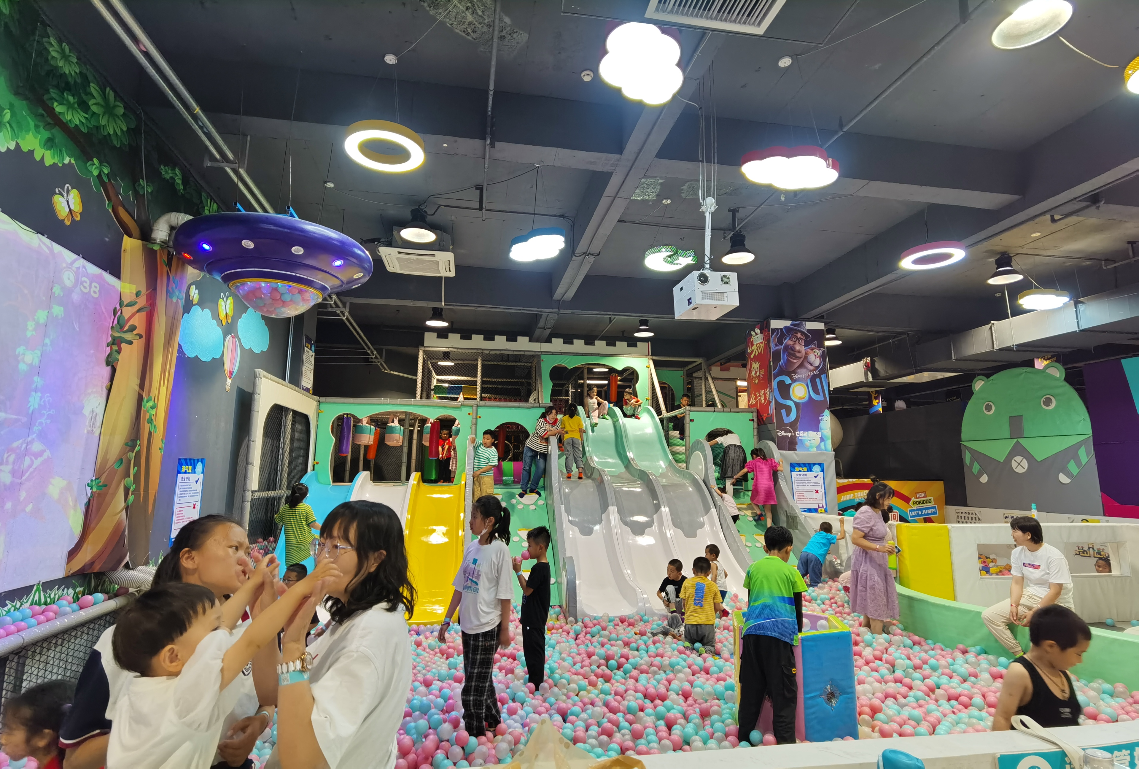 indoor play centre equipment suppliers