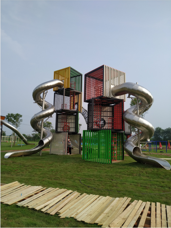 Stainless steel slides creat safety and happiness in kids’ playground4
