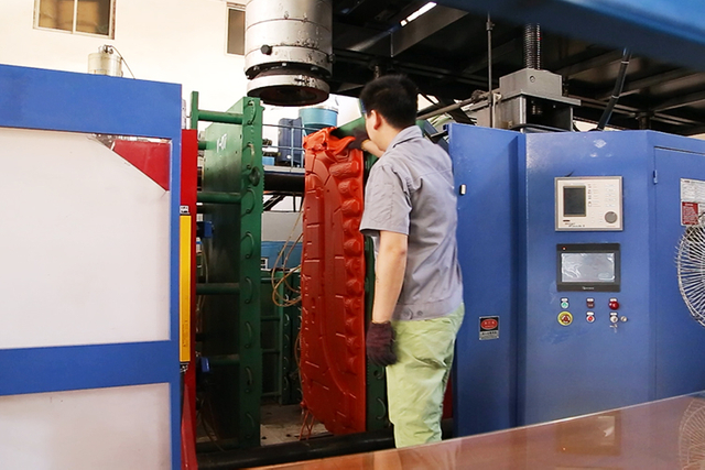 Blow molding equipment