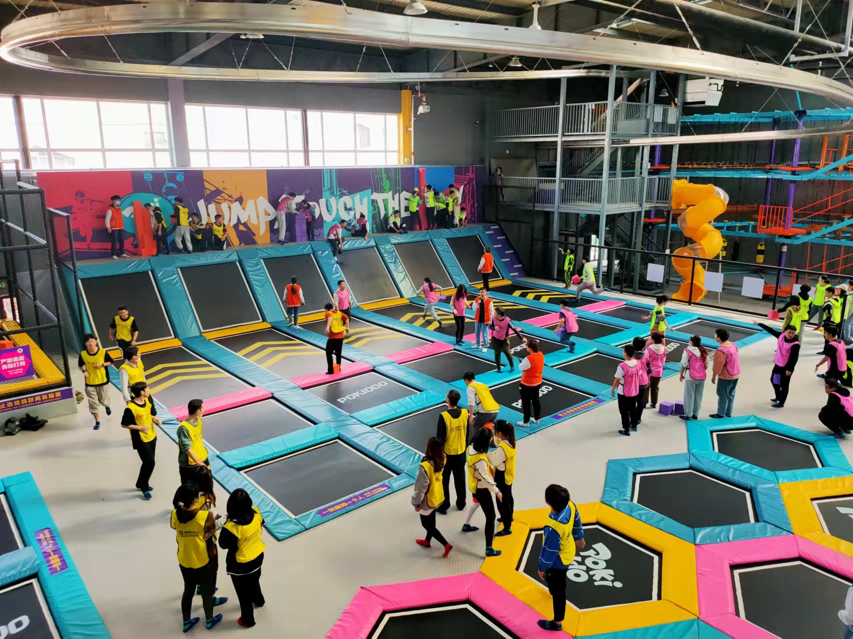 What are the benefits of having a kids indoor playground in a shopping mall (1)