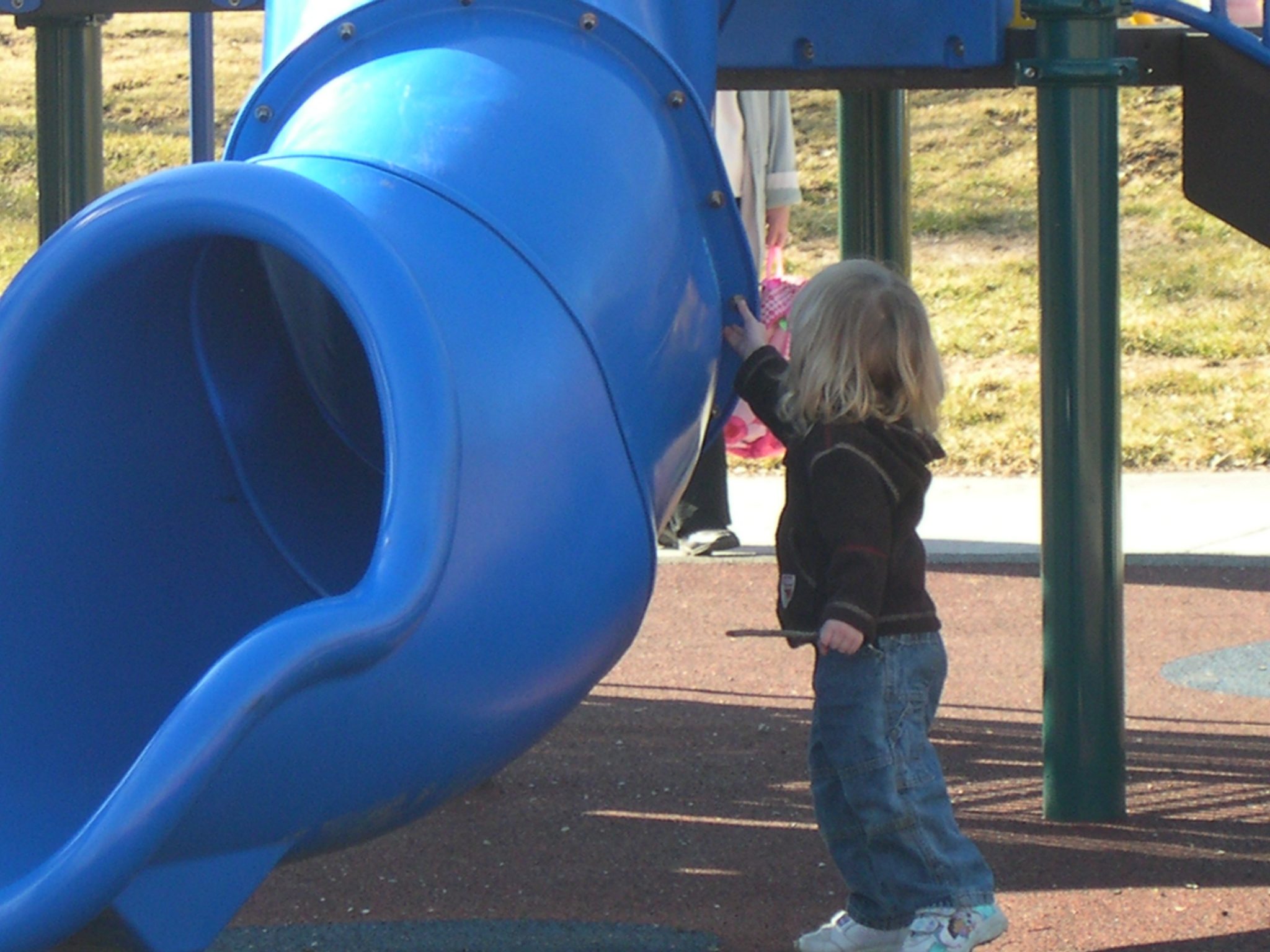 How to keep outdoor playground clean 3
