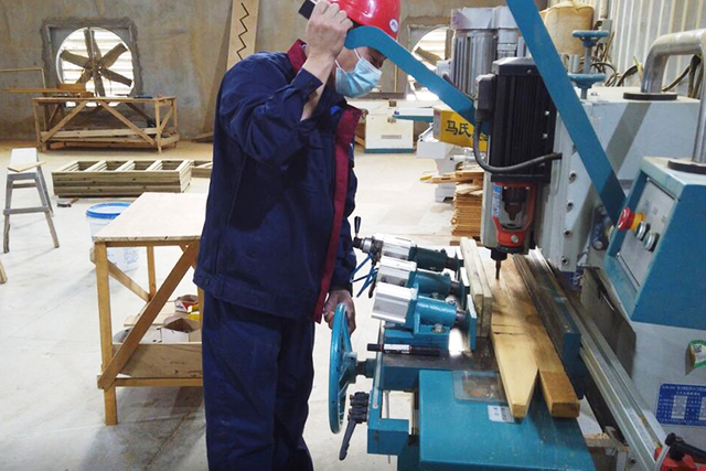 Wood drilling equipment